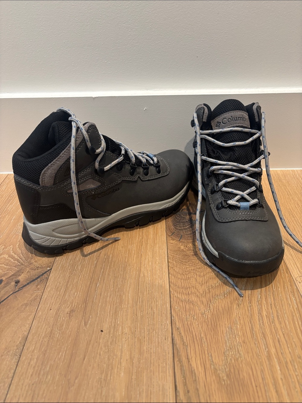 Columbia Newton Ridge Hiking Boots / 8.5 - Picture 2 of 5
